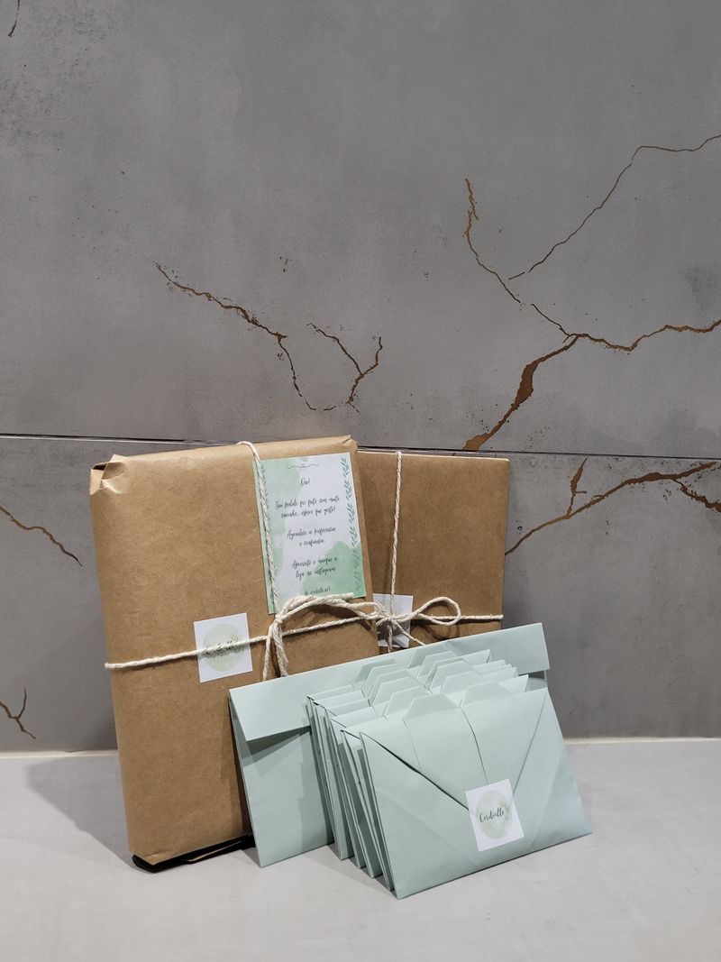 Pedido embalado em papel kraft com barbante
